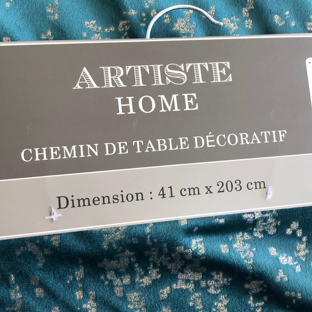 Jade colored table runner - Picture 4 of 4